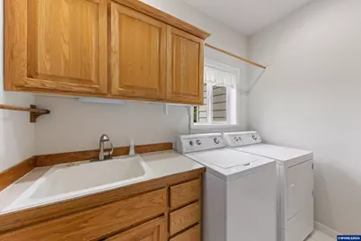 310 NW Foxglove St, Dallas, OR 97338 - Photo 27