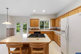 310 NW Foxglove St, Dallas, OR 97338 - Photo 15