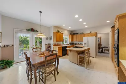 310 NW Foxglove St, Dallas, OR 97338 - Photo 15