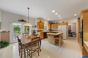 310 NW Foxglove St, Dallas, OR 97338 - Photo 15