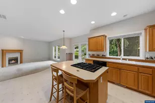 310 NW Foxglove St, Dallas, OR 97338 - Photo 17