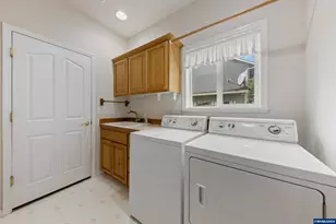 310 NW Foxglove St, Dallas, OR 97338 - Photo 25
