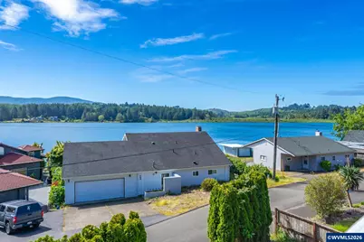 1017 NE Lake Dr, Lincoln City, OR 97367 - Photo 3