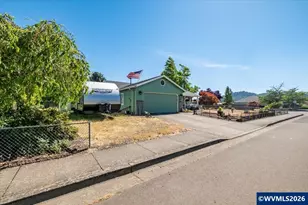 772 Cherry Blossom Ln, Lebanon, OR 97355 - Photo 3