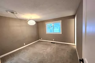 540 Wormwood Dr SE, Salem, OR 97306 - Photo 11
