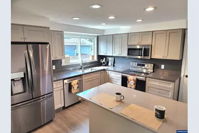 540 Wormwood Dr SE, Salem, OR 97306 - Photo 9