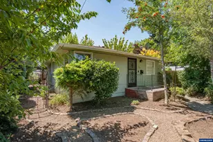 390 W D St, Lebanon, OR 97355 - Photo 31