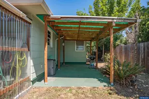 390 W D St, Lebanon, OR 97355 - Photo 27