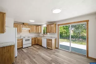 455 SE Park Ave, Corvallis, OR 97333 - Photo 9