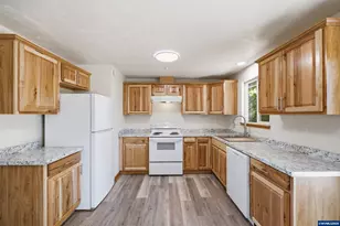 455 SE Park Ave, Corvallis, OR 97333 - Photo 3