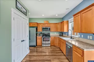 5128 Yukon Ct NE, Salem, OR 97305 - Photo 11