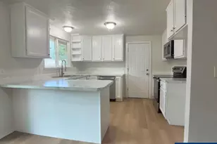 760 Boone Rd SE, Salem, OR 97306 - Photo 5
