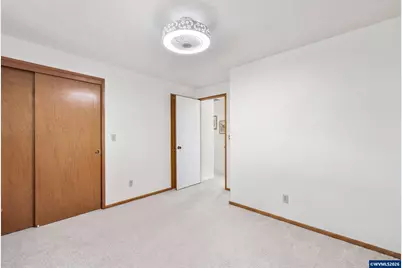 810 S Columbia Dr, Woodburn, OR 97071 - Photo 21