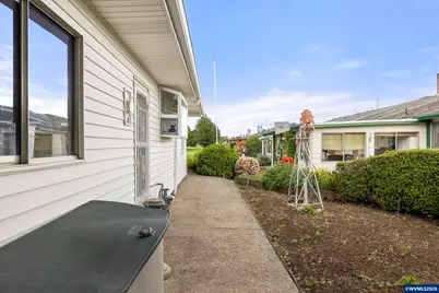 810 S Columbia Dr, Woodburn, OR 97071 - Photo 27