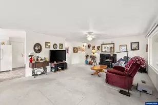 810 S Columbia Dr, Woodburn, OR 97071 - Photo 7