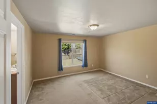 914 Oakmont Lp NE, Albany, OR 97322 - Photo 21