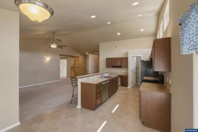 914 Oakmont Lp NE, Albany, OR 97322 - Photo 13