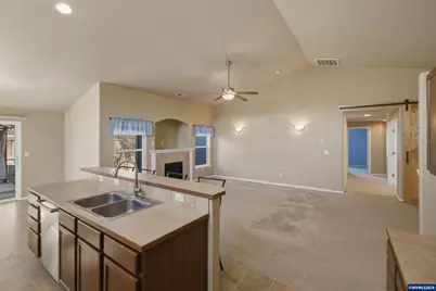 914 Oakmont Lp NE, Albany, OR 97322 - Photo 9