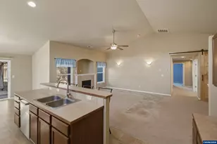 914 Oakmont Lp NE, Albany, OR 97322 - Photo 9