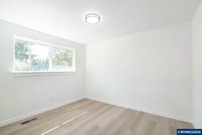 820 12th St, Lebanon, OR 97355 - Photo 17