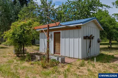 37625 Sunset Ln, Brownsville, OR 97327 - Photo 23