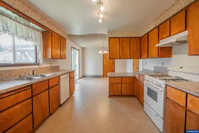 951 Dogwood St, Sweet Home, OR 97386 - Photo 5