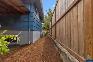 210 Walnut Dr S, Monmouth, OR 97361 - Photo 5