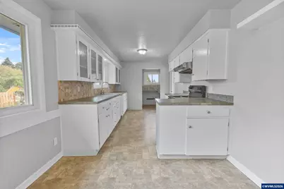 210 Walnut Dr S, Monmouth, OR 97361 - Photo 11