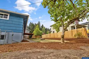 210 Walnut Dr S, Monmouth, OR 97361 - Photo 3