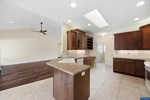 338 NW Ivy Ave, Dallas, OR 97338 - Photo 17