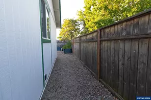 143 SW Wake Robin Ave, Corvallis, OR 97333 - Photo 25