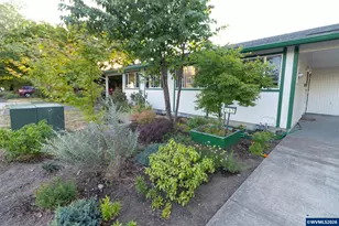 143 SW Wake Robin Ave, Corvallis, OR 97333 - Photo 3