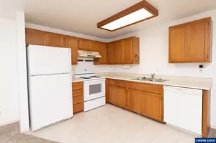 143 SW Wake Robin Ave, Corvallis, OR 97333 - Photo 11