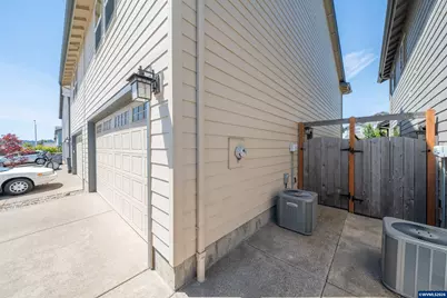 1657 SE Barberry Av, Dallas, OR 97338 - Photo 7