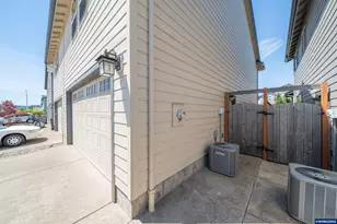 1657 SE Barberry Ave, Dallas, OR 97338 - Photo 7