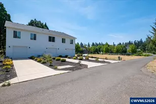 3751 Village Center Dr SE, Salem, OR 97302 - Photo 3