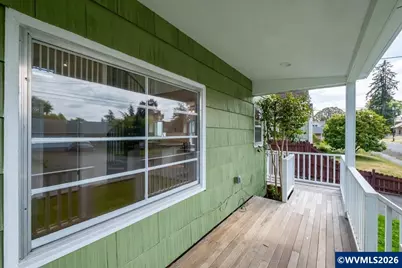 1020 N 3rd St, Woodburn, OR 97071 - Photo 5
