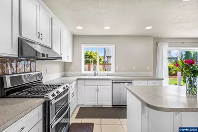 762 Burgundy Av NE, Keizer, OR 97303 - Photo 9