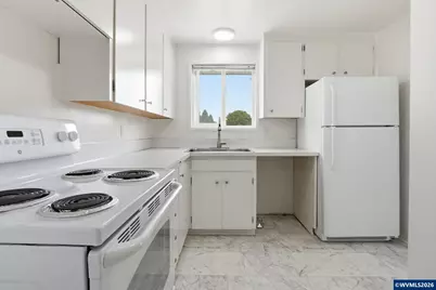 2049 W Hayes St, Woodburn, OR 97071 - Photo 11