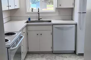 2049 W Hayes St, Woodburn, OR 97071 - Photo 11