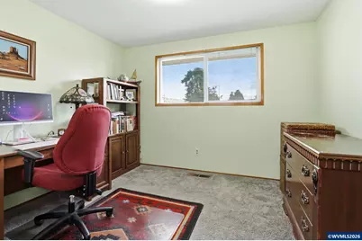 2049 W Hayes St, Woodburn, OR 97071 - Photo 19