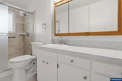 2049 W Hayes St, Woodburn, OR 97071 - Photo 17