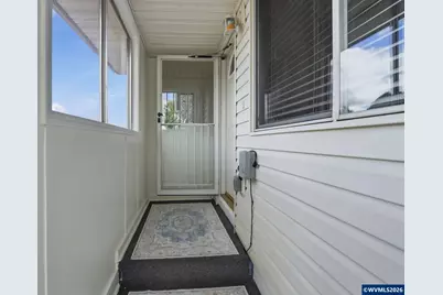2049 W Hayes St, Woodburn, OR 97071 - Photo 5