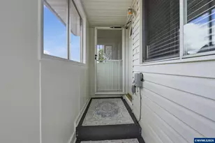 2049 W Hayes St, Woodburn, OR 97071 - Photo 5