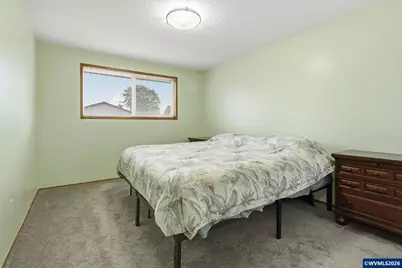 2049 W Hayes St, Woodburn, OR 97071 - Photo 15