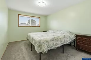 2049 W Hayes St, Woodburn, OR 97071 - Photo 15