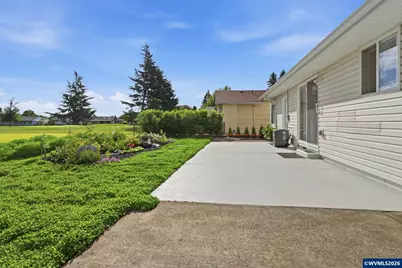 2049 W Hayes St, Woodburn, OR 97071 - Photo 25