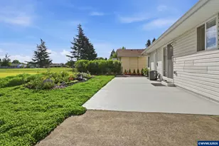 2049 W Hayes St, Woodburn, OR 97071 - Photo 25