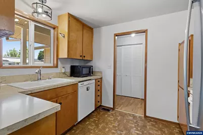 2212 Country Club Ter, Woodburn, OR 97071 - Photo 15