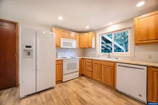 1060 Albert Dr SE, Salem, OR 97302 - Photo 15